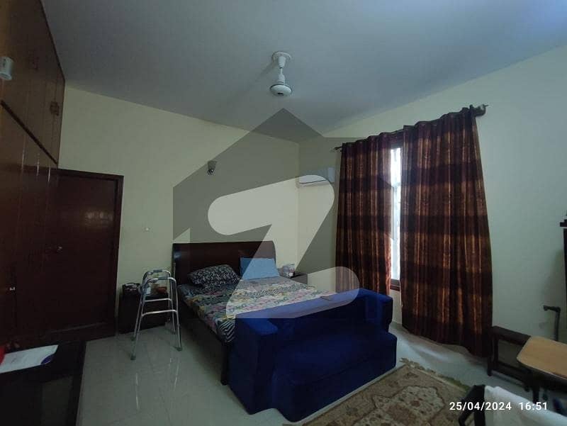 ڈی ایچ اے فیز 2 - بلاک کیو فیز 2,ڈیفنس (ڈی ایچ اے),لاہور میں 6 کمروں کا 1 کنال مکان 6.1 کروڑ میں برائے فروخت۔