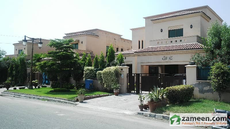 1 Kanal House Available For Sale