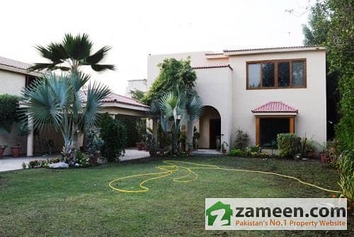 Used 1000 Yards Bungalow For Sale In Sehar Commercial Area