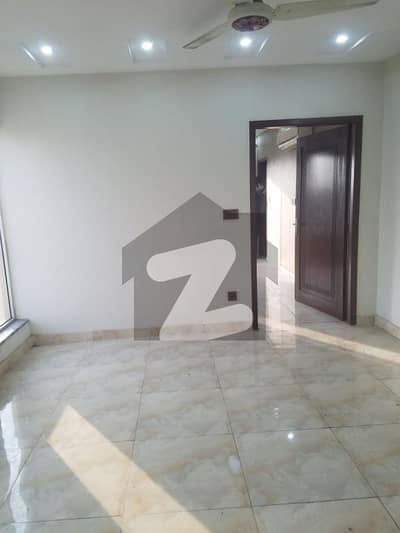 1 BAD NON FURNISHED FLAT FOR RENT IN BAHRIA TOWN LAHORE