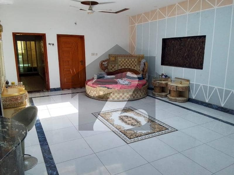 very beautiful and neat and clean house in ideal location of johar town