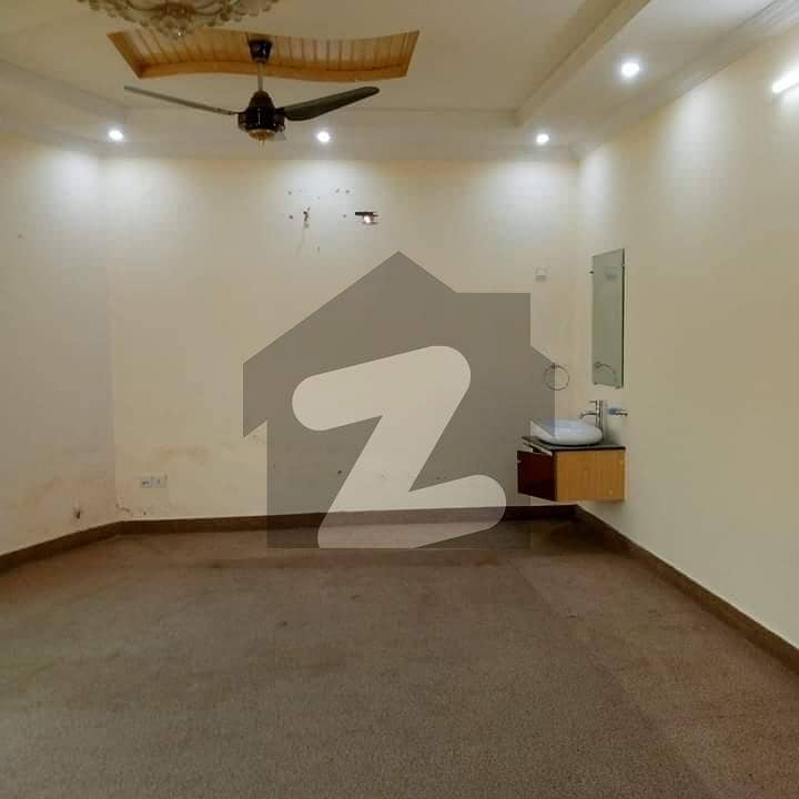 ڈی ایچ اے ڈیفینس فیز 2 ڈی ایچ اے ڈیفینس,اسلام آباد میں 7 کمروں کا 1 کنال مکان 1.85 لاکھ میں کرایہ پر دستیاب ہے۔