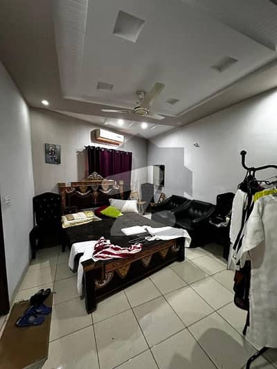 شیر علی روڈ لاہور میں 4 کمروں کا 2 مرلہ مکان 1.8 کروڑ میں برائے فروخت۔