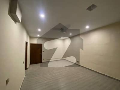 ایل ڈی اے ایوینیو ۔ بلاک ڈی ایل ڈی اے ایوینیو,لاہور میں 2 کمروں کا 10 مرلہ زیریں پورشن 22.0 ہزار میں کرایہ پر دستیاب ہے۔