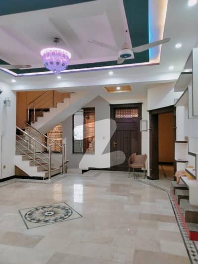 Extremely beautiful upper portion for rent . . Near to park , Commercial & Masjid