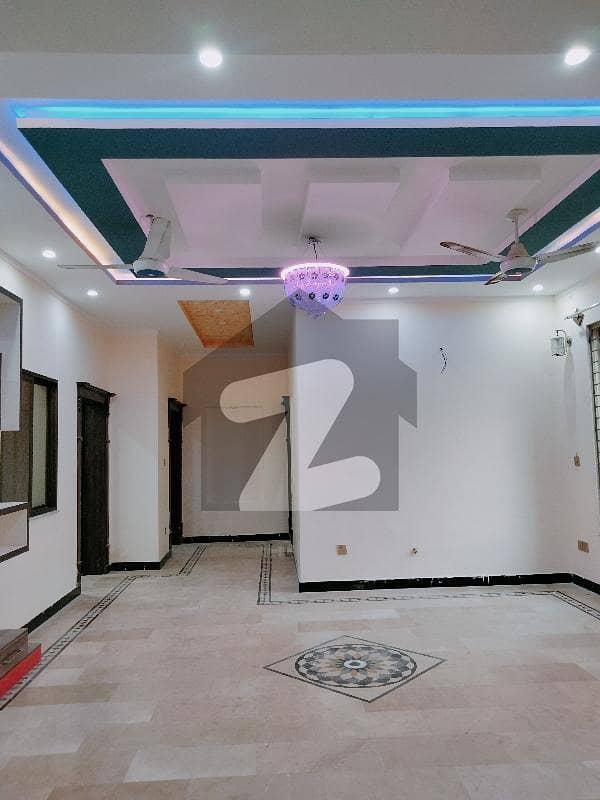 Extremely Beautiful Upper Portion For Rent . . Near To Park , Commercial & Masjid