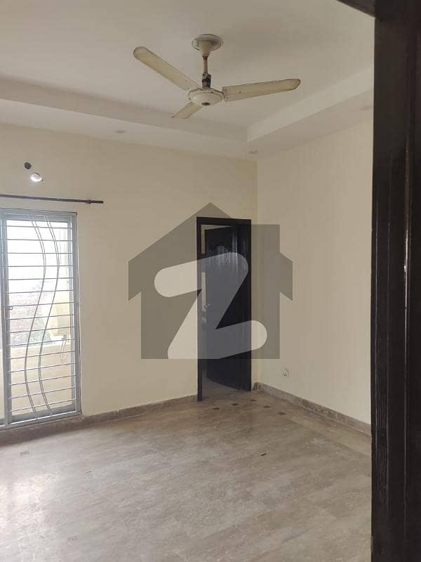 Paragon City 6 Marla Flat First Floor For Rent
