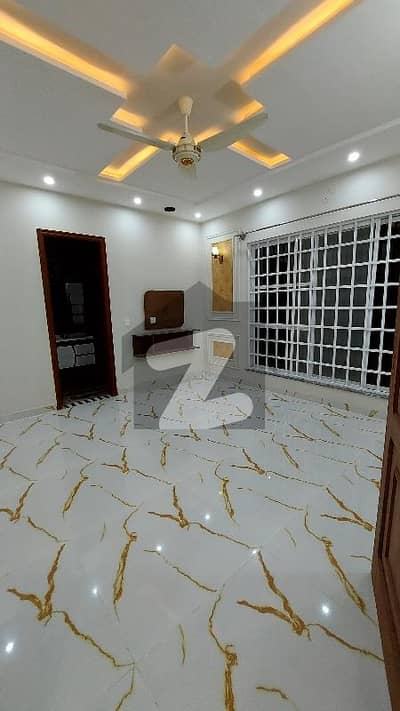 ایل ڈی اے ایوینیو لاہور میں 6 کمروں کا 10 مرلہ مکان 3.29 کروڑ میں برائے فروخت۔