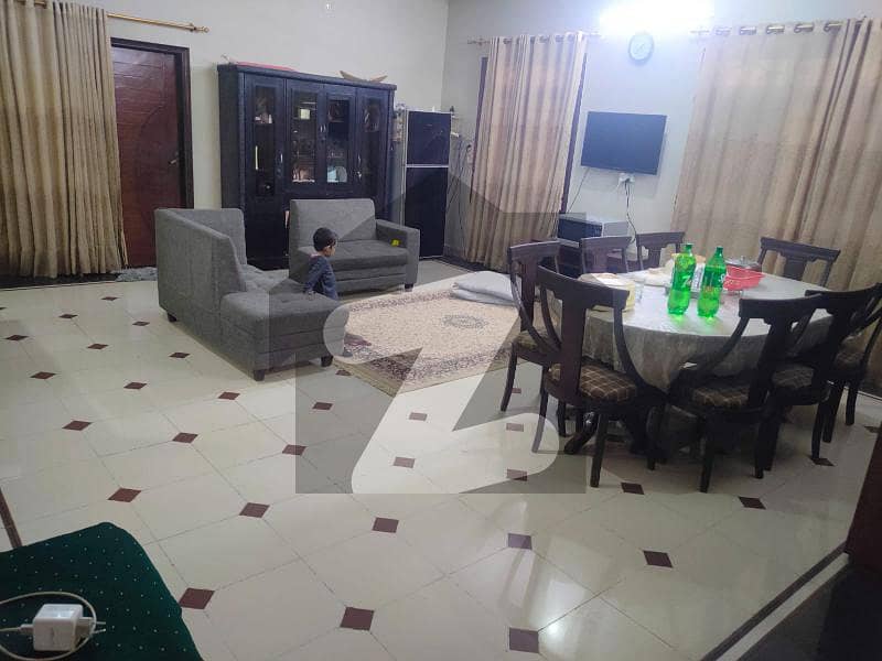 گلستانِ جوہر کراچی میں 6 کمروں کا 10 مرلہ مکان 5.35 کروڑ میں برائے فروخت۔
