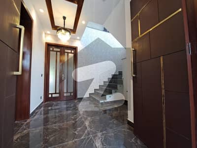 House for RENT available in Gulberg Residencia