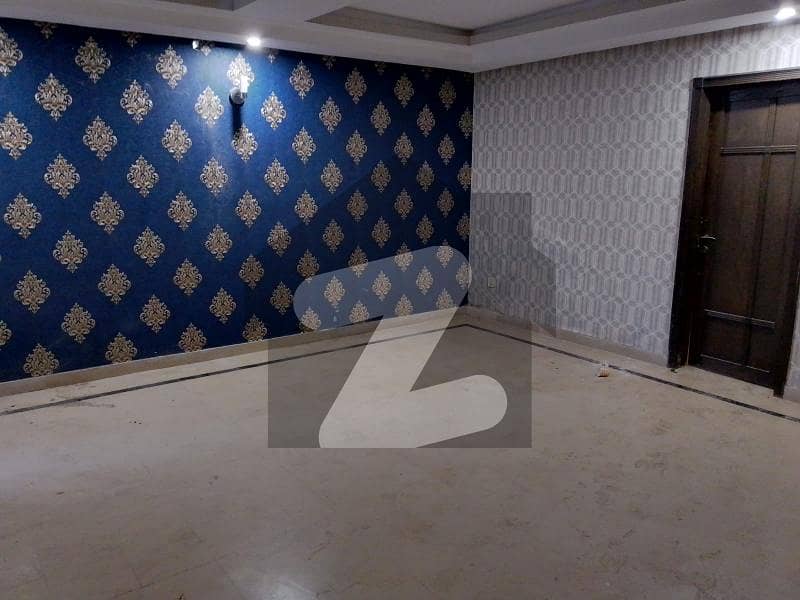 ڈی ایچ اے فیز 6 - بلاک سی فیز 6,ڈیفنس (ڈی ایچ اے),لاہور میں 6 کمروں کا 1 کنال مکان 2.75 لاکھ میں کرایہ پر دستیاب ہے۔