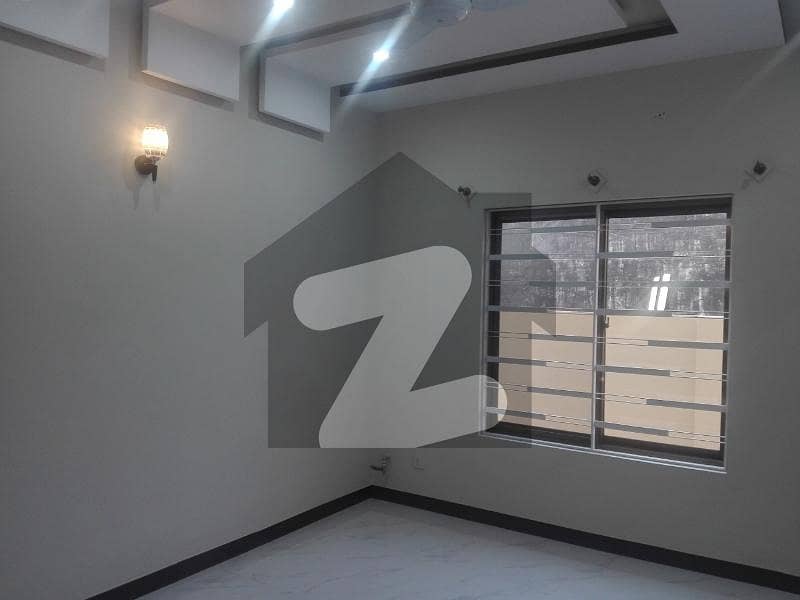 Idyllic Lower Portion Available In Gulraiz Housing Society Phase 2 For rent