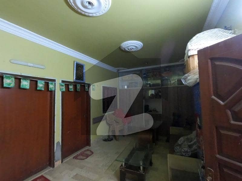 240 Square Yards House In Gulshan-e-Iqbal Town For sale