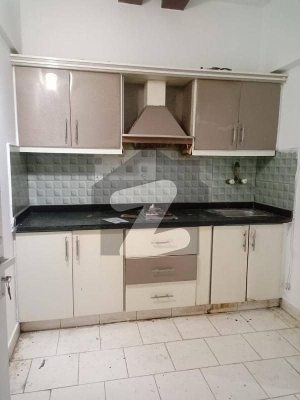 Highly-Desirable Prime Location Flat Available In Muslim Commercial Area For rent