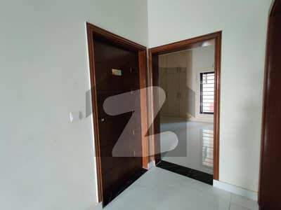 Good Location 5 Square Feet Flat In Central Park - Block B
