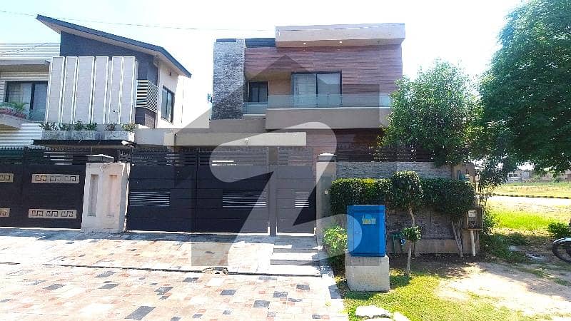 10 Marla House Is Available For Rent In Air Avenue Block R Lahore