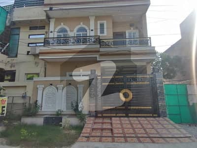 جوہر ٹاؤن فیز 2 جوہر ٹاؤن,لاہور میں 5 کمروں کا 5 مرلہ مکان 3.3 کروڑ میں برائے فروخت۔