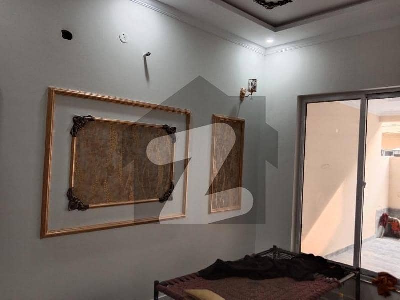 کیولری ایکسٹینشن لاہور میں 3 کمروں کا 6 مرلہ مکان 3.25 کروڑ میں برائے فروخت۔