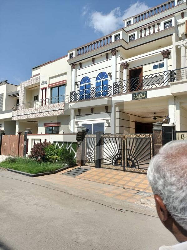 بحریہ ٹاؤن سیکٹرڈی بحریہ ٹاؤن,لاہور میں 3 کمروں کا 5 مرلہ مکان 1.7 کروڑ میں برائے فروخت۔
