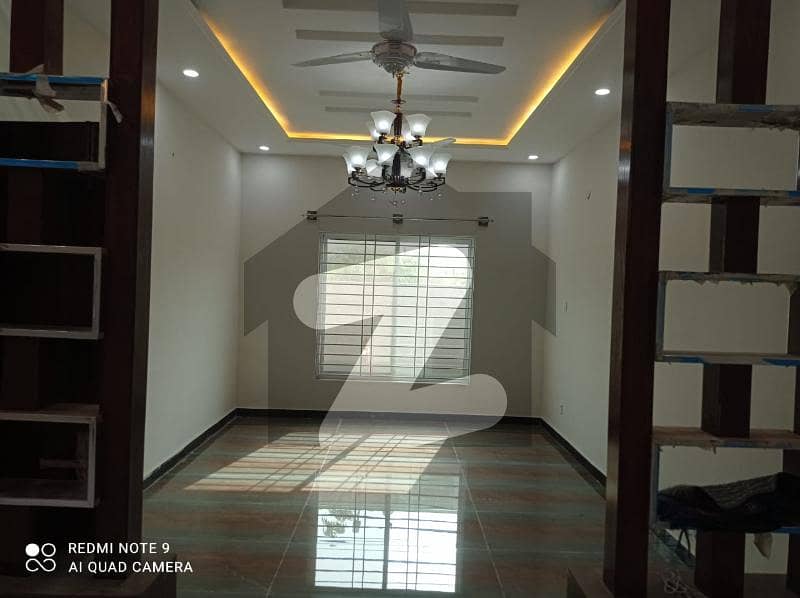 ٹاپ سٹی 1 - بلاک ڈی ٹاپ سٹی 1,اسلام آباد میں 4 کمروں کا 10 مرلہ مکان 4.0 کروڑ میں برائے فروخت۔