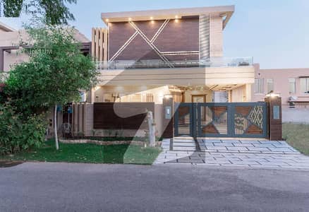 10 MARLA MOST LUXURIOUS MODERN DESIGN HOUSE FOR SALE