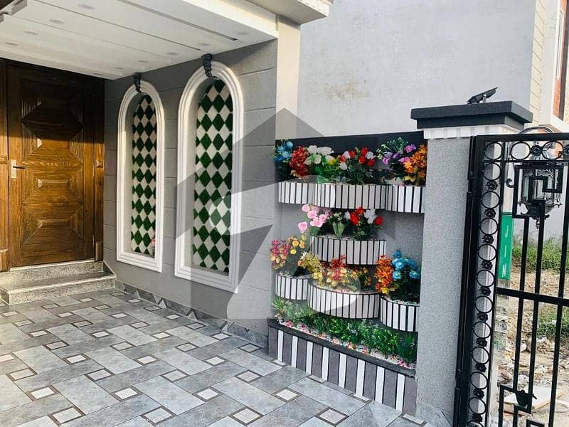 Wapda Town 10 Marla 5 Bed Rooms House For Sale