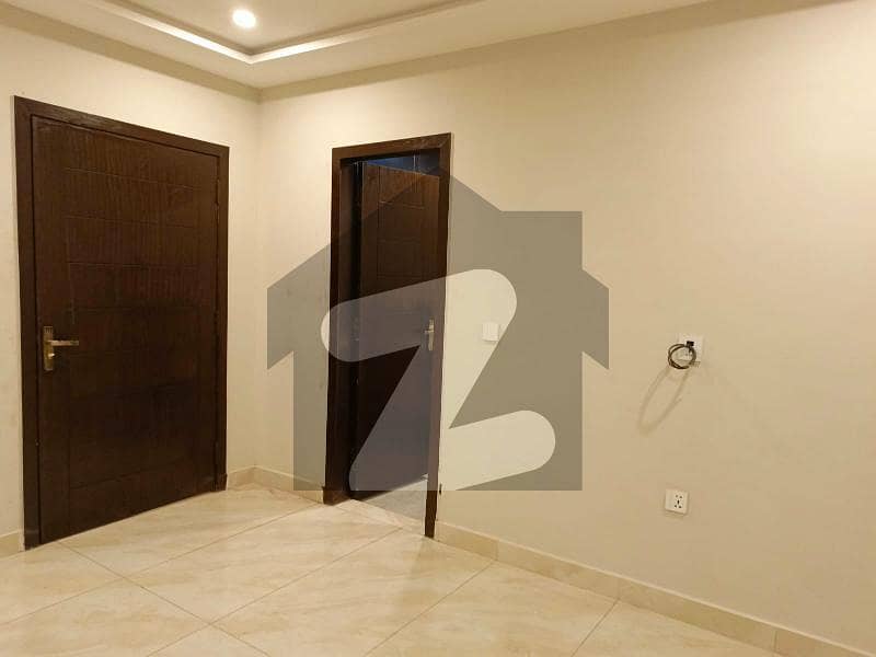 بحریہ ٹاؤن سیکٹر ای بحریہ ٹاؤن,لاہور میں 1 کمرے کا 2 مرلہ فلیٹ 60.0 لاکھ میں برائے فروخت۔
