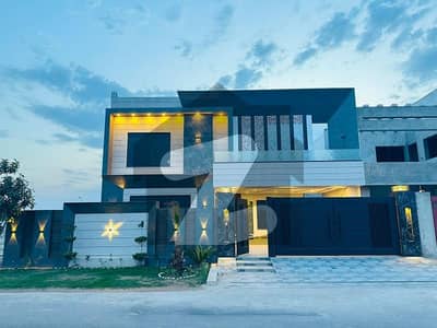 Luxurious Ultra Modern Villa For Sale Fully Developed Sector Hot Location