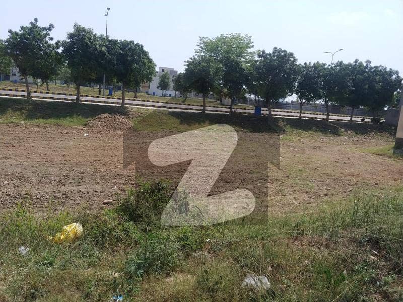 DHA Phase 8 Block Z5 5-Marla Plot For Sale
