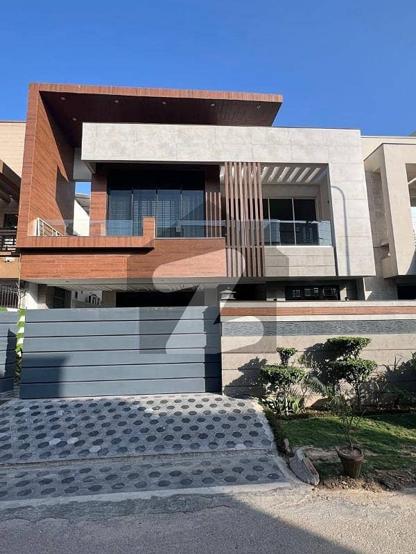 10 Marla House Available For Sale In Paragon City Lahore