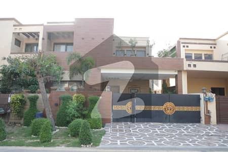 10 Marla Luxury House For Sale