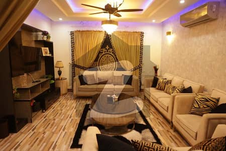 ڈی ایچ اے فیز 8 ۔ سی سی اے 1 ڈی ایچ اے فیز 8,ڈیفنس (ڈی ایچ اے),لاہور میں 4 کمروں کا 10 مرلہ مکان 5.5 کروڑ میں برائے فروخت۔