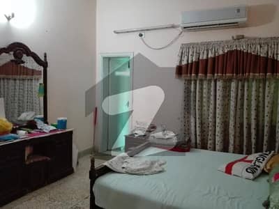 علامہ اقبال ٹاؤن لاہور میں 5 کمروں کا 10 مرلہ مکان 3.5 کروڑ میں برائے فروخت۔