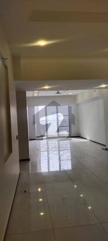 کلفٹن ۔ بلاک 9 کلفٹن,کراچی میں 4 کمروں کا 12 مرلہ فلیٹ 2.75 لاکھ میں کرایہ پر دستیاب ہے۔