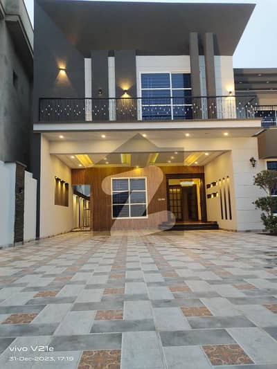 1 Kanal Modern Brand New House For Sale