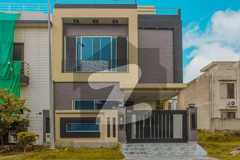 Abid Associates demonstrates 5 marla house with multitudinous features