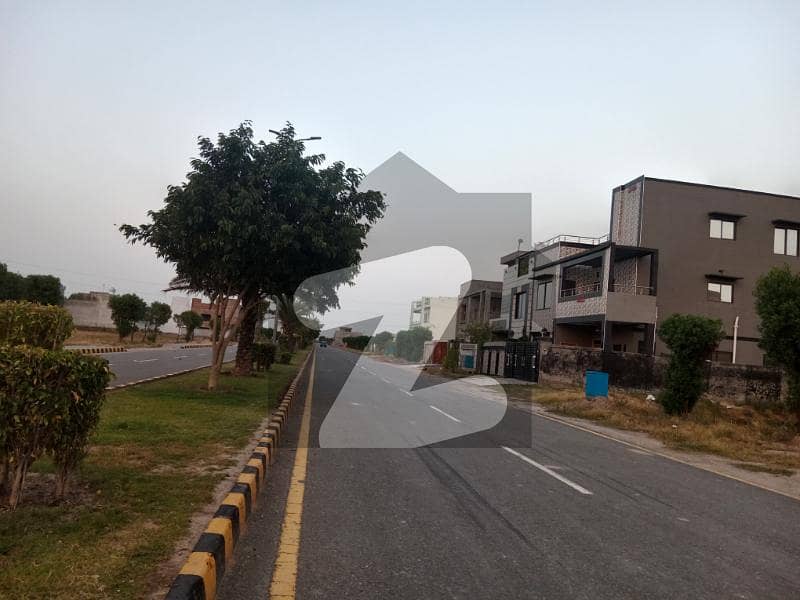 3,5 Marla Plot Available For Sale In Lahore motorway city On Easy Installment 3 Yaer