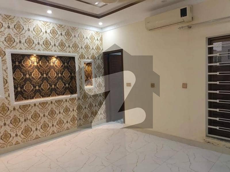 پی سی ایس آئی آر ہاؤسنگ سکیم فیز 2 پی سی ایس آئی آر ہاؤسنگ سکیم,لاہور میں 5 کمروں کا 10 مرلہ مکان 4.25 کروڑ میں برائے فروخت۔