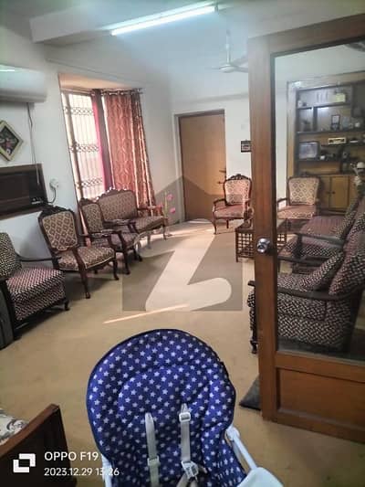 Iqbal Town 10 Marla Old House For Sale At Raza Block