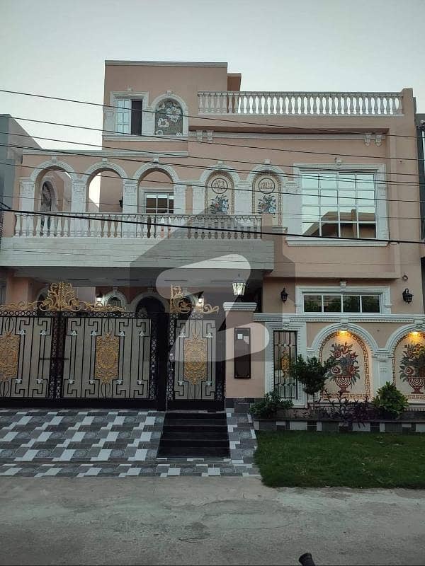 واپڈا ٹاؤن لاہور میں 5 کمروں کا 10 مرلہ مکان 5.2 کروڑ میں برائے فروخت۔