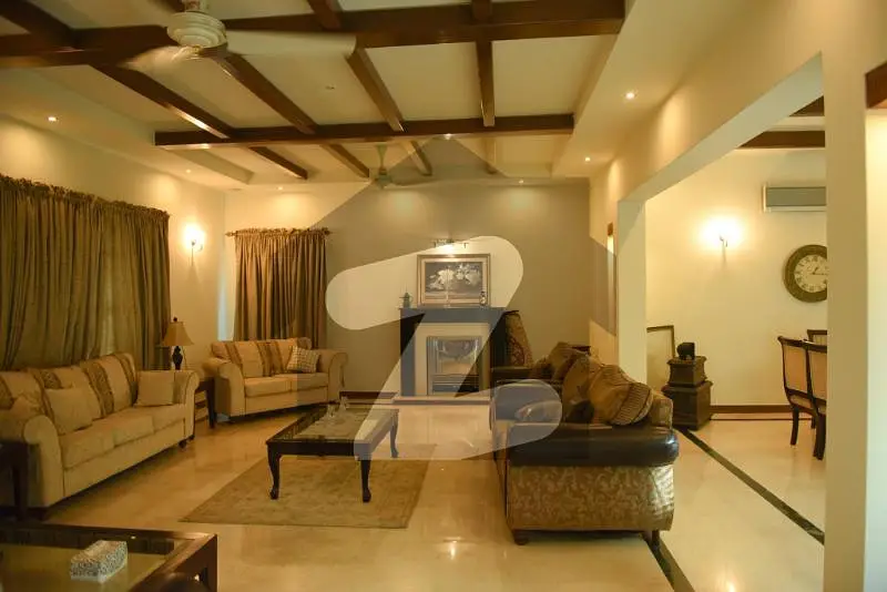 ONE KANAL RENOVATED BUNGALOW WITH LUSH GREEN LAWN FULLY FURNISHED