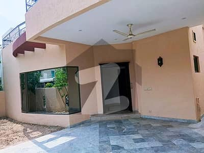 10 MARLA OWNER BUILD VERY REASONABLE HOUSE FOR SALE