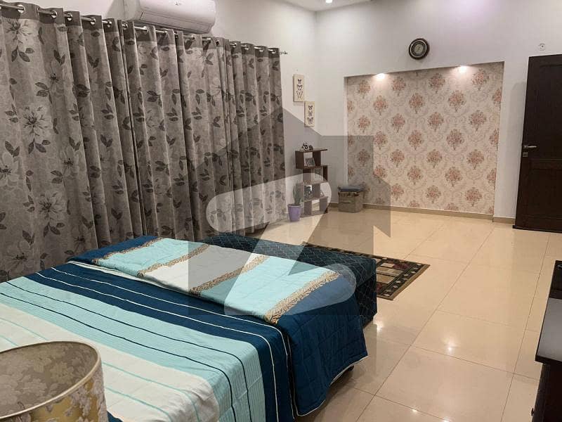 1 kanal Luxury HOUSE Modern Bungalow In Phase 8 Park view