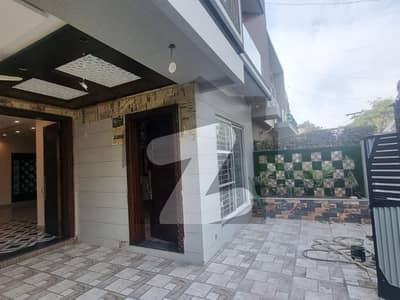 جوہر ٹاؤن فیز 2 جوہر ٹاؤن,لاہور میں 6 کمروں کا 12 مرلہ مکان 6.2 کروڑ میں برائے فروخت۔