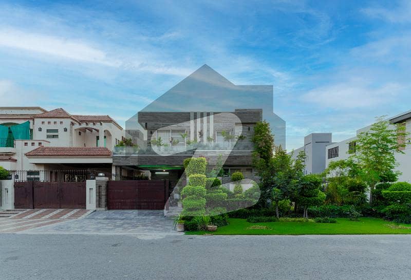 10 Marla Modern Bungalow For Sale At Hot Location Near To Park & Commercial