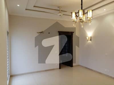 1 Kanal Upper Portion With Separate Gate For Rent In DHA Phase 5 100% Original pic