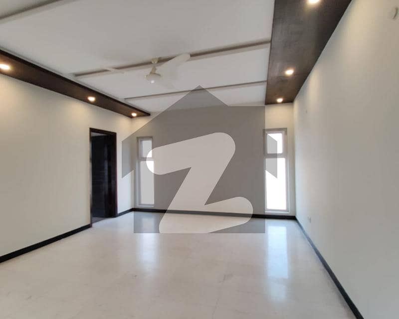 ڈی ایچ اے فیز 5 - بلاک ایل فیز 5,ڈیفنس (ڈی ایچ اے),لاہور میں 5 کمروں کا 1 کنال مکان 2.75 لاکھ میں کرایہ پر دستیاب ہے۔