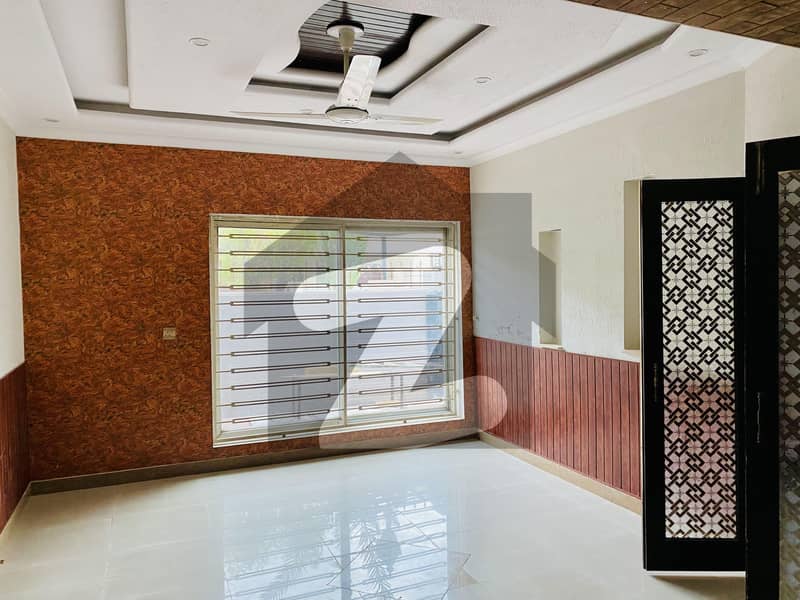 10.8 MARLA USED HOUSE FOR SALE 10.8 MARLA USED HOUSE FOR SALE