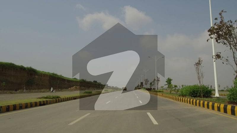 Gulberg Residencia Islamabad Block T Plot No 783 Series 80 FEET MAIN Boulevard Developed Possession Size 7 Marla Demand Rs. 95 Lac Direct owner deal The best plot