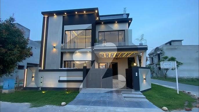 Luxury House In Bahria Town Lahore Reasonable Price Urgent Sale